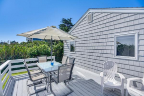 Quaint Coastal Cottage with Patio!
